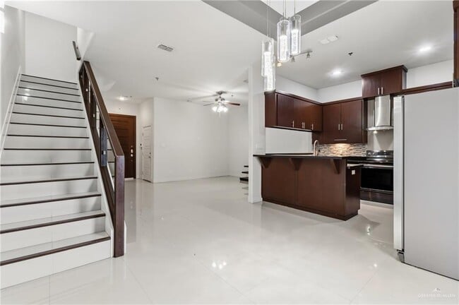 Photo - 16 L S Rd Unit 2