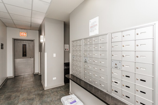 Photo - 4537 S Drexel Blvd Unit 706