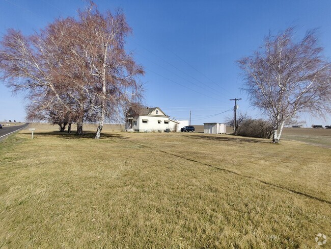 Building Photo - Large country setting home North of Pasco