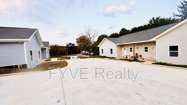 Photo - 811 N A St