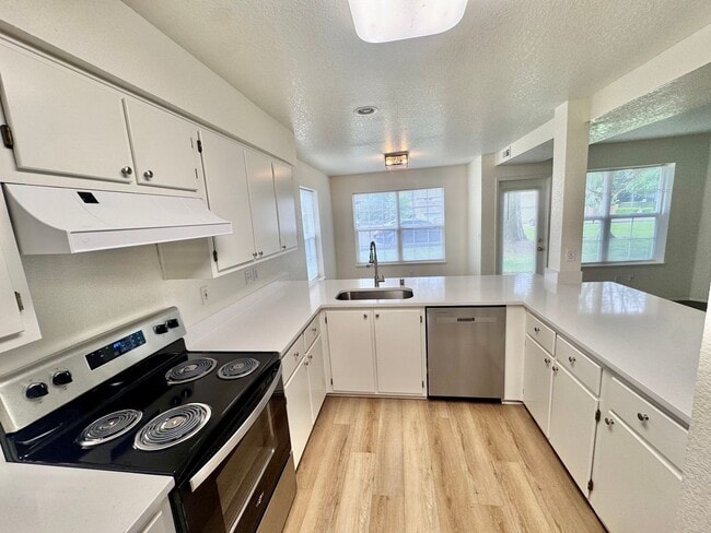 Photo - 2 WEEKS FREE RENT! Beautifully Remodeled, Easy Living Townhome. Location, Location!
