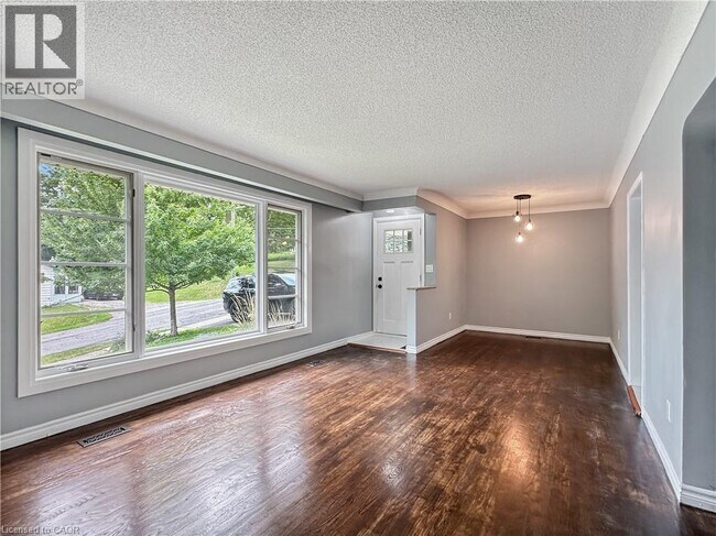 Photo - 80 Banff St