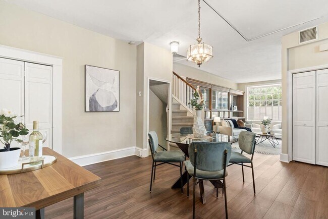 Photo - 858 S Front St