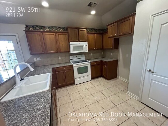 Photo - 921 SW 35th-