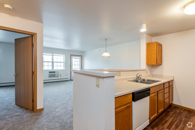 1 BR, 1 BA - 674SF - Algonquin Manor