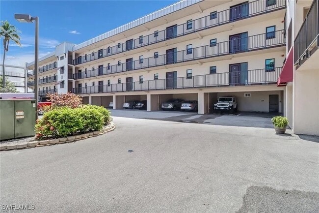 Building Photo - 805 River Point Dr Unit 106C