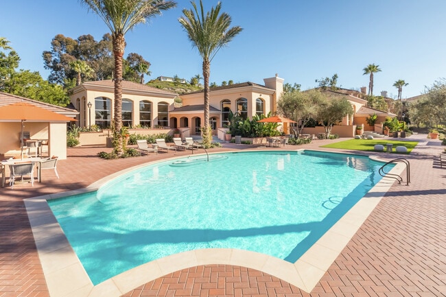 Vista Real Apartment Homes