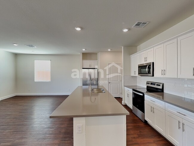 Photo - 556 Topiary Pk Ave