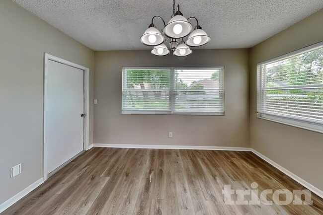 Photo - 1404 Fernwood Pl