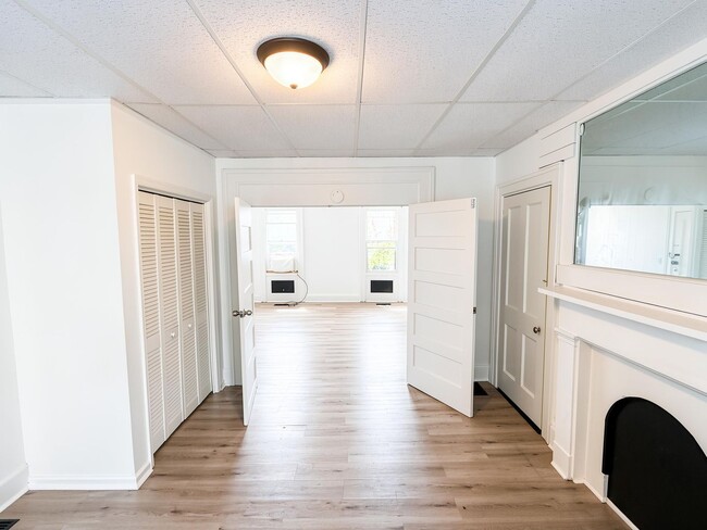 Building Photo - 220 Wall St Unit 1