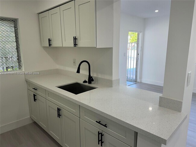 Photo - 1936 Normandy Dr Unit 2