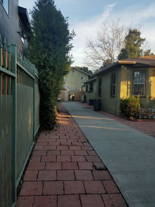 Entrada de coches - 1315 W 36th Pl