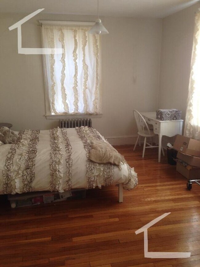 Photo - Great 3 Bed Available 11/1 in Brookline