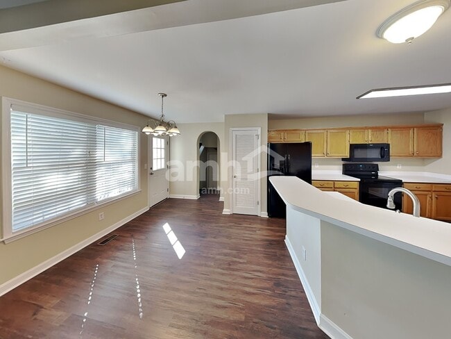 Photo - 2814 Sutherland Dr