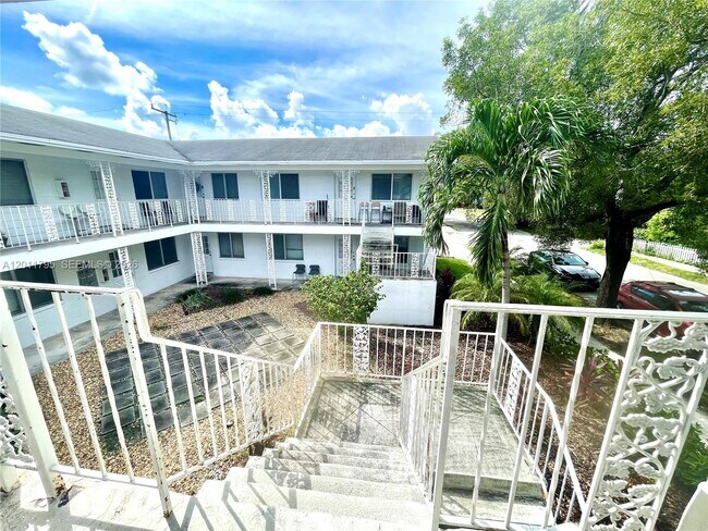 Photo - 601 S 19th Ave Unidad 7