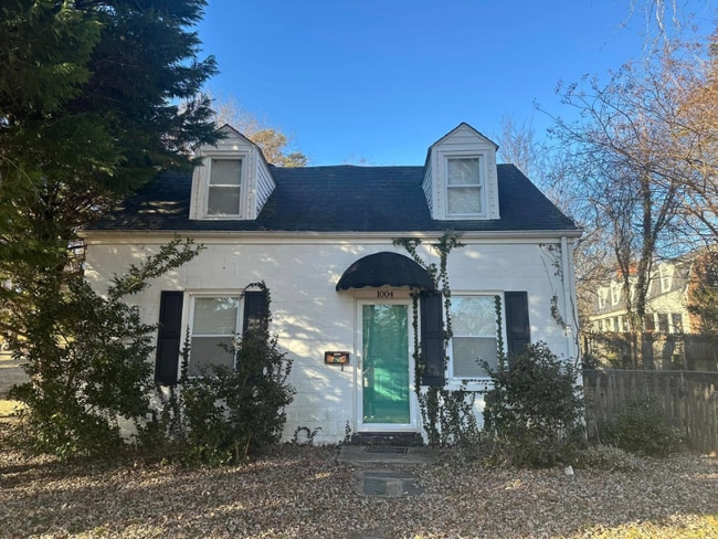 Photo - 1004 School St