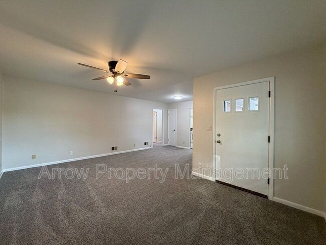 Photo - 5505 Sumner St