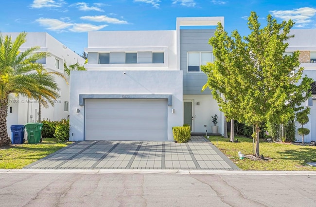 Photo - 10373 NW 68th Ter Casa