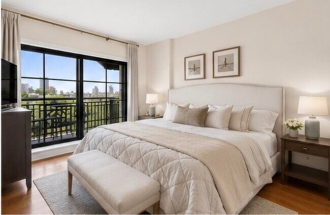 Photo - 1025 Maxwell Ln Unit 1008