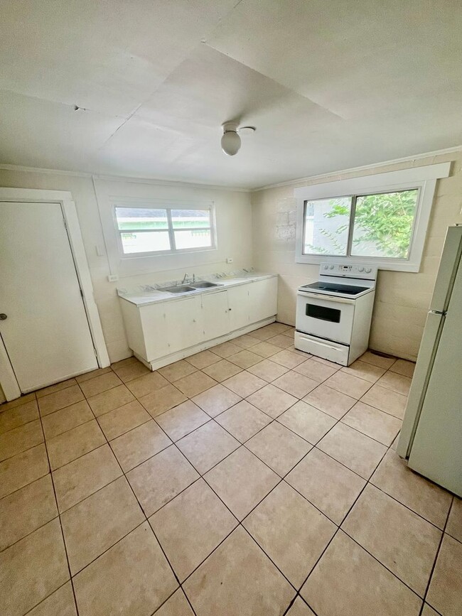 Photo - SPACIOUS 1BR/1BA Lakeland Duplex