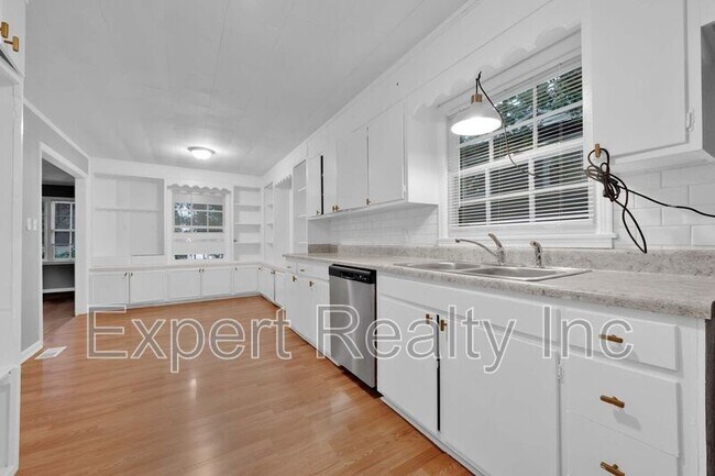 Photo - 900 75th St S