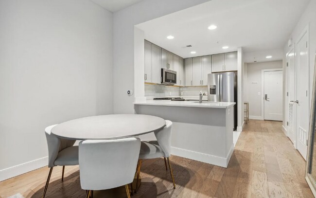 Photo - Modern and Stunning 1 Bedroom, 1 Bath + De...