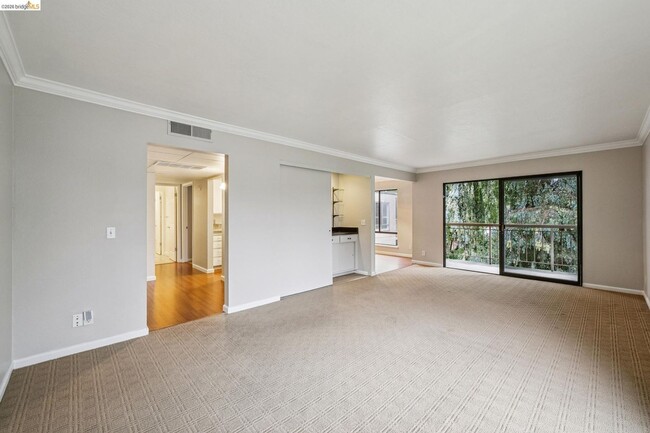 Photo - Elegant, private end-unit living with resort-style amenities! Unit 403