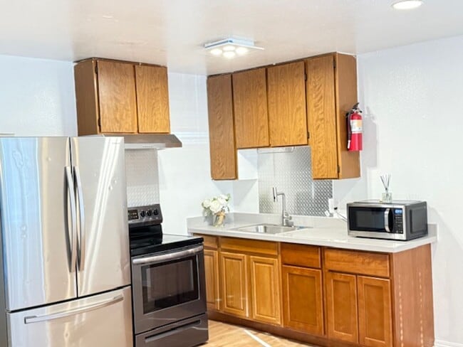 Building Photo - 3421 Unit 8 Rental