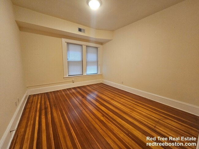 Building Photo - 1463 Beacon St Unit 23