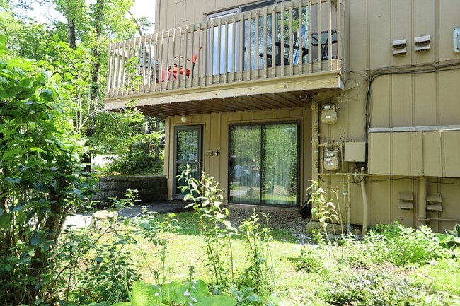 Building Photo - 18 Windsor Hill Way Rental