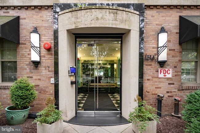 Building Photo - 1314 Massachusetts Ave NW Unit 608