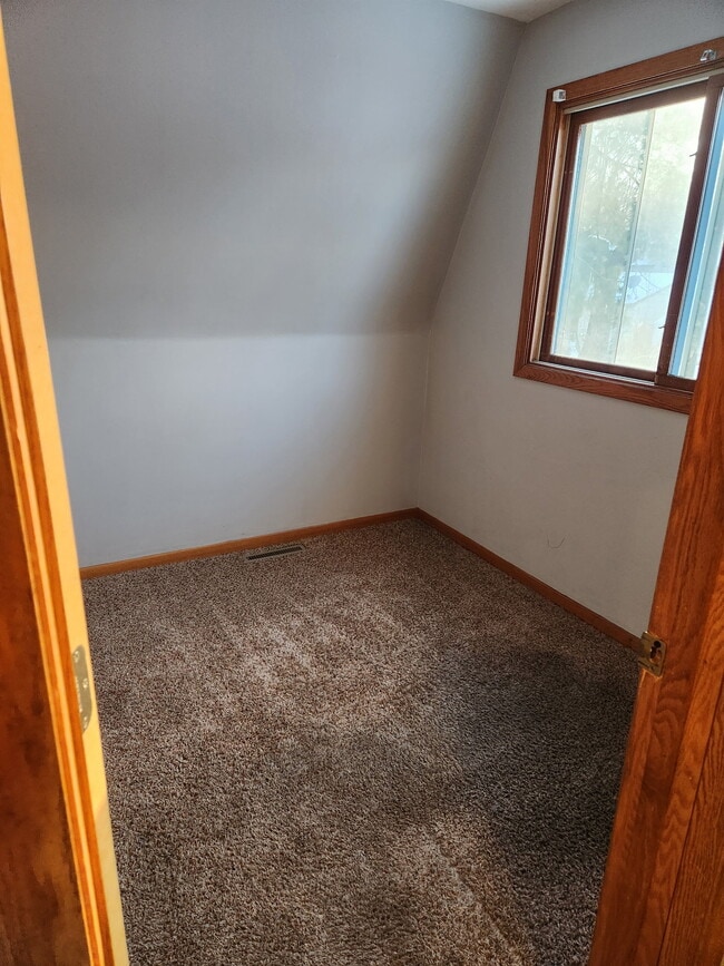 Building Photo - 3311 N Sheridan Ave Rental