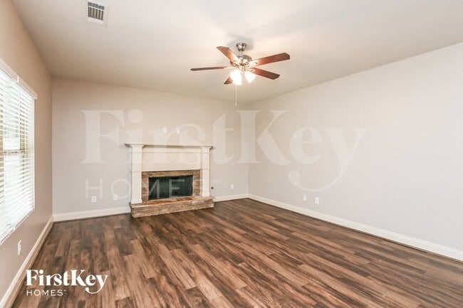 Photo - 835 Sassafras Ln