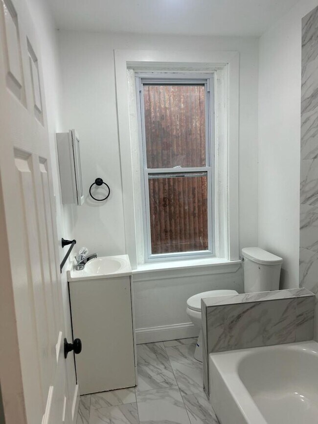 5023 Walnut St Unit 3FL