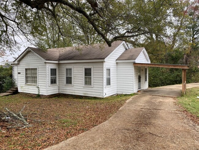 Building Photo - 600 Minden St