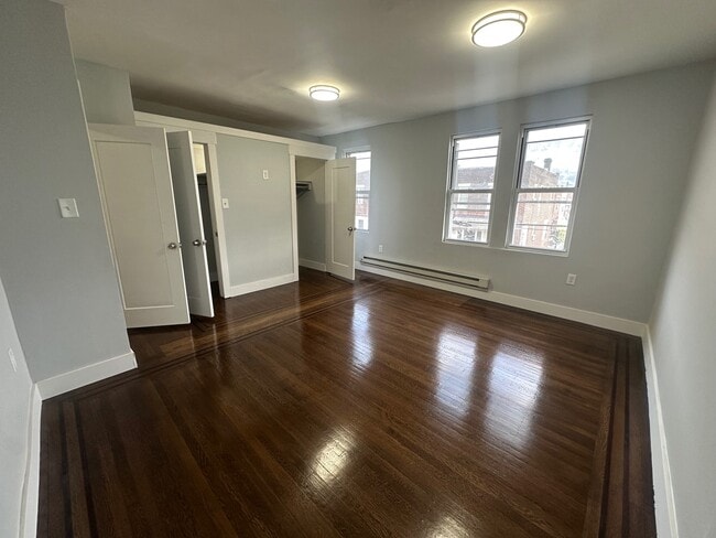 Photo - 5220 Ditman St