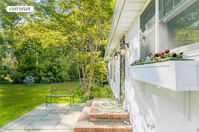 Photo - 23 Tuthill Dr