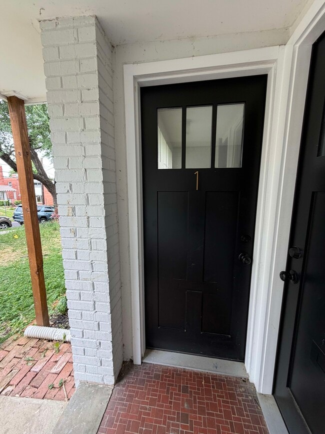 107 Victor St NE Unit 1