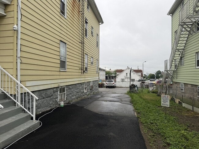 Photo - 220 Osborn St Unit 3