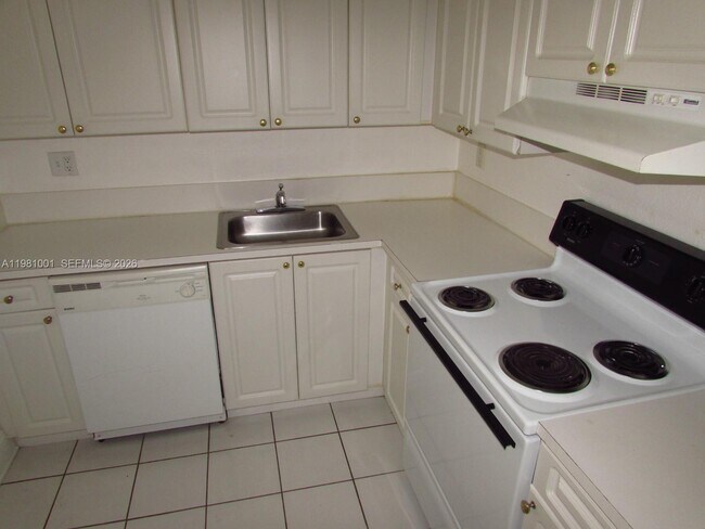 Photo - 5100 SW 41st St Unit 205