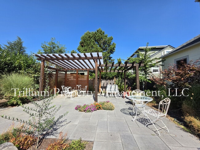 Building Photo - 3015 NE 67th Ave