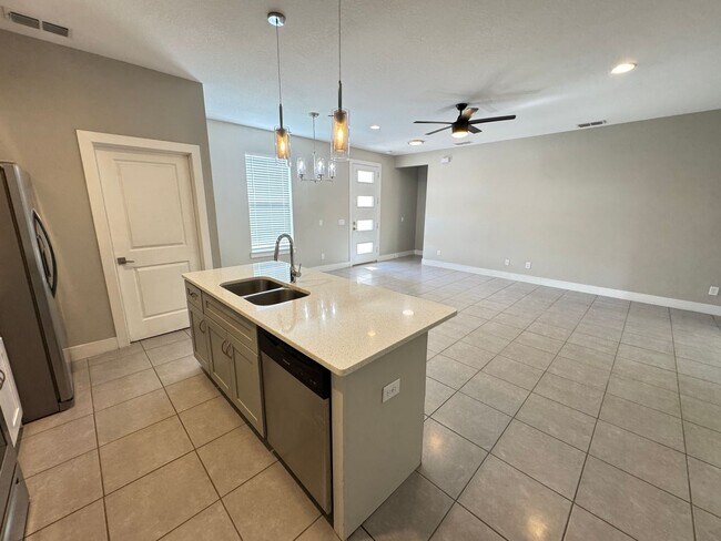 Photo - Beautiful 4 Bedroom, 2 Bathroom Home in Poinciana!!
