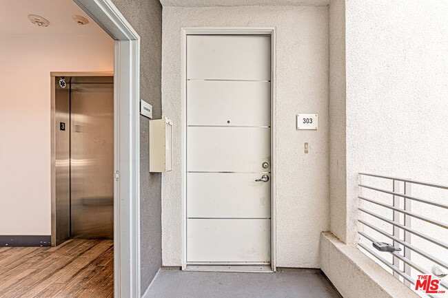 Photo - 1101 S Harvard Blvd Unidad 303