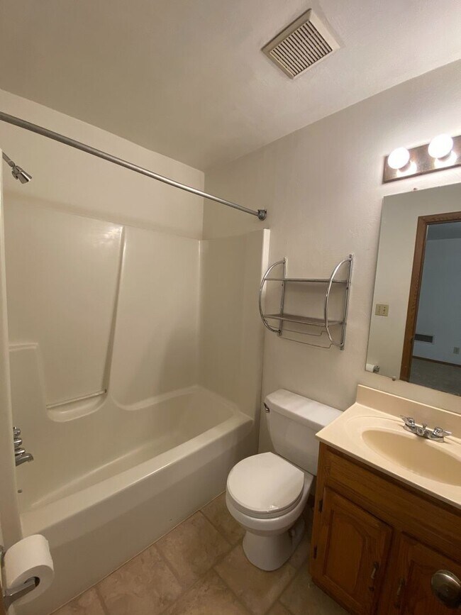 Photo - Spacious 1BR on Fifth Ave!! Ideal Oakland ... Unit 360602F