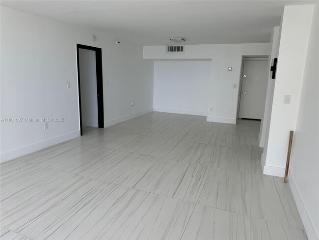 Photo - 20505 E Country Club Dr Unit 1436