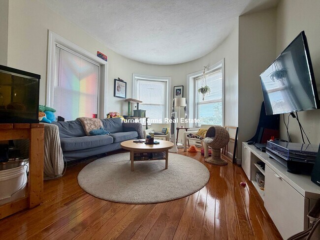 Building Photo - 1283 Commonwealth Ave Unit 5