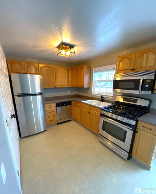 Photo - 405 Kess Way