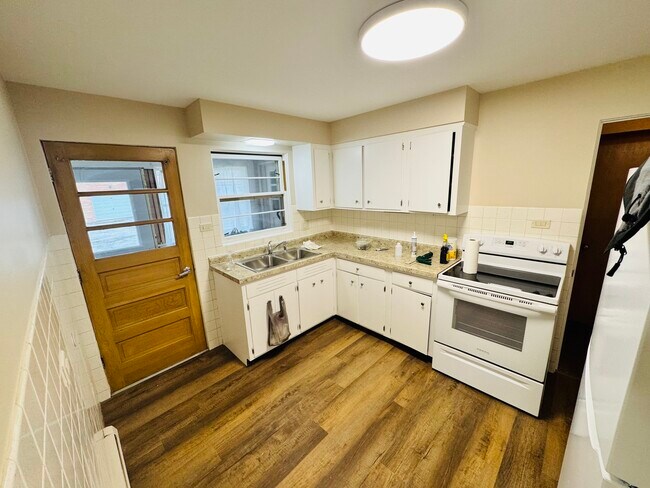 Photo - 1009 Victoria