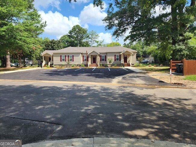 Building Photo - 621 North Dr