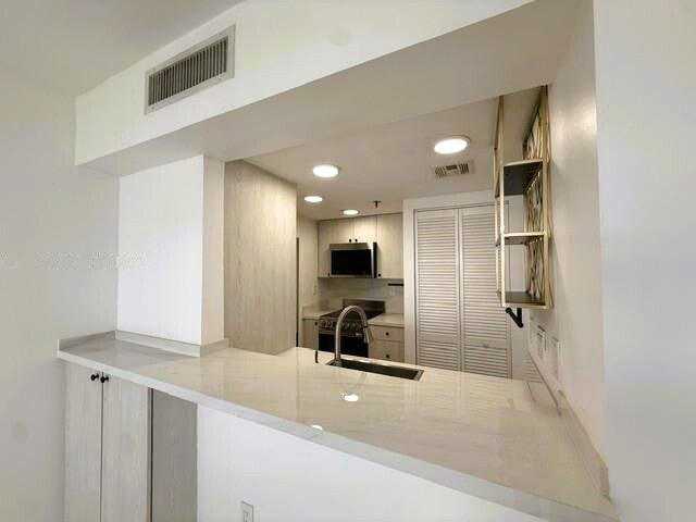 Photo - 540 Brickell Key Dr Unidad 1024
